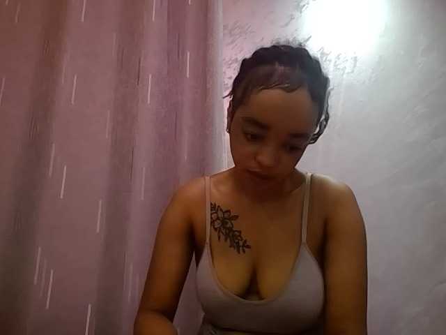Jean022 live cam on BongaCams