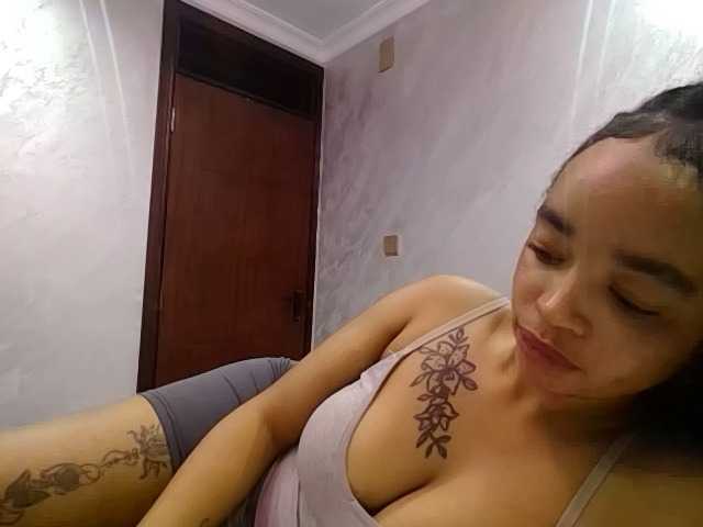 Jean022 live cam on BongaCams