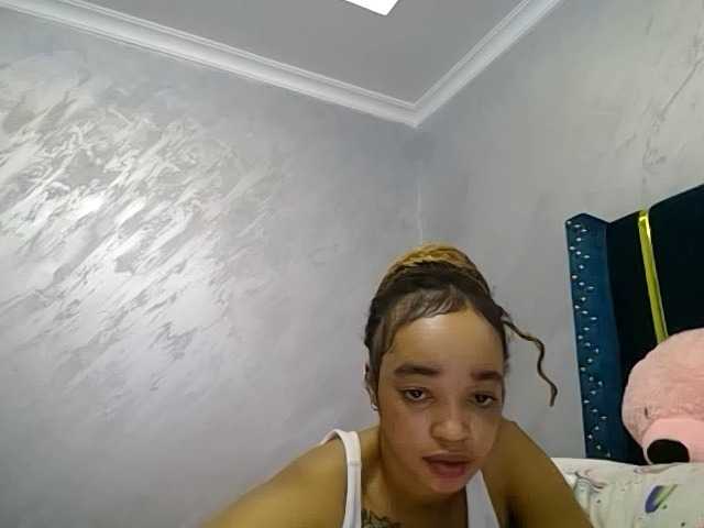 Jean022 live cam on BongaCams