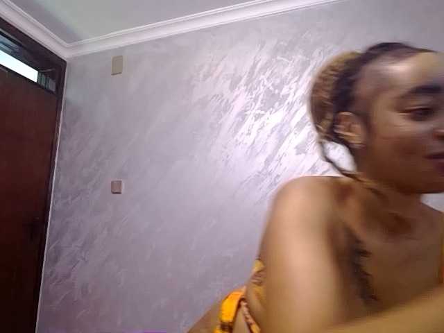 Jean022 live cam on BongaCams
