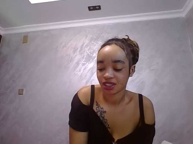 Jean022 live cam on BongaCams