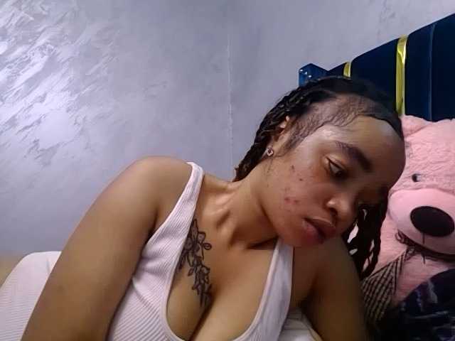 Jean022 live cam on BongaCams