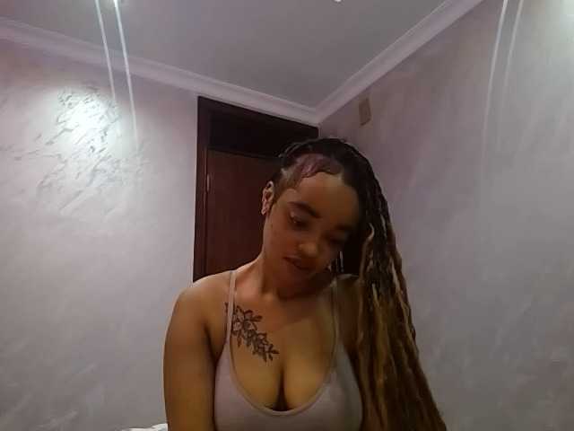 Jean022 live cam on BongaCams