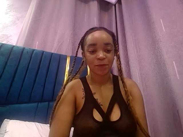 Jean022 live cam on BongaCams