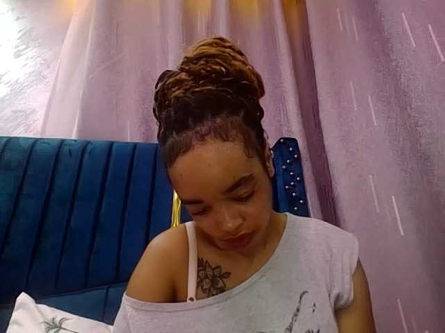 Jean022 live cam on BongaCams