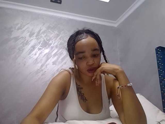 Jean022 live cam on BongaCams