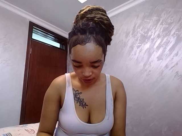 Jean022 live cam on BongaCams