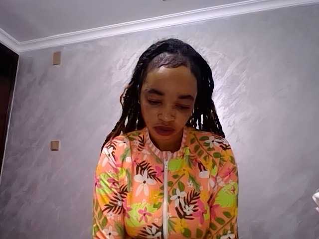 Jean022 live cam on BongaCams
