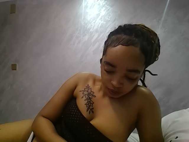 Jean022 live cam on BongaCams