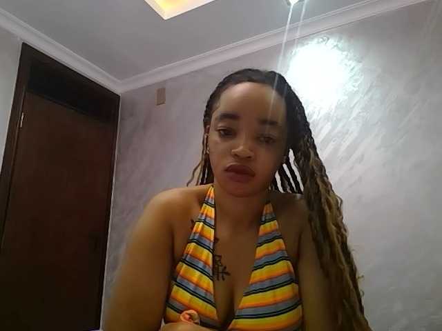 Jean022 live cam on BongaCams