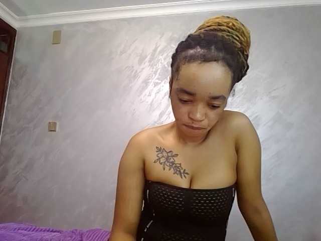 Jean022 live cam on BongaCams