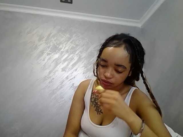Jean022 live cam on BongaCams