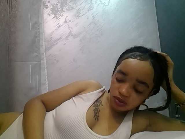 Jean022 live cam on BongaCams