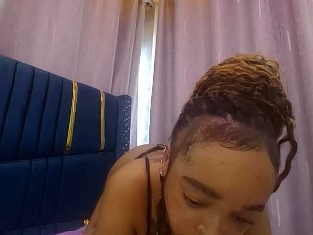 Jean022 live cam on BongaCams