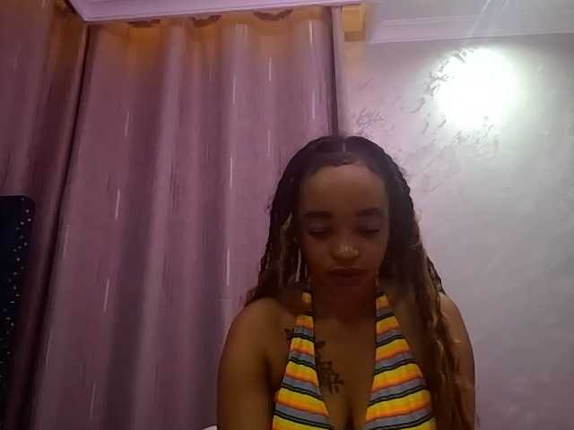 Jean022 live cam on BongaCams
