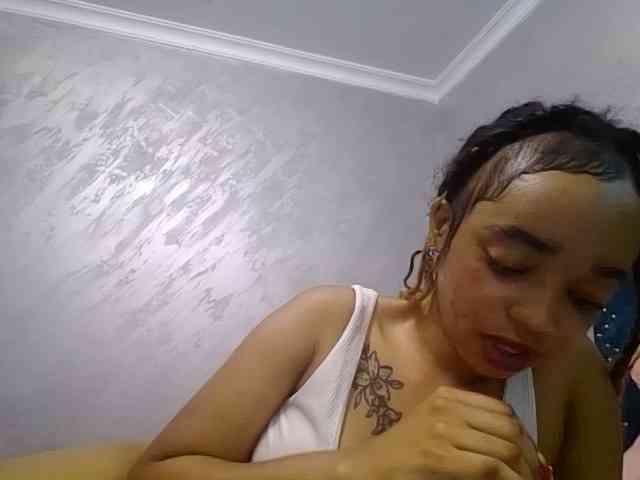 Jean022 Live Webcam on BongaCams