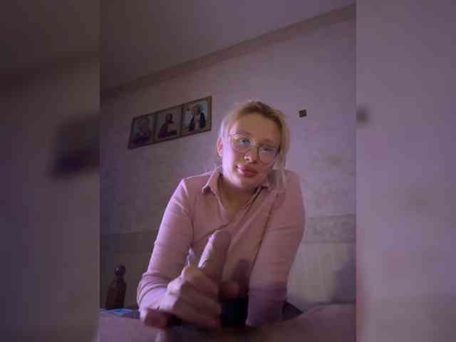 HoneyZaya webcam