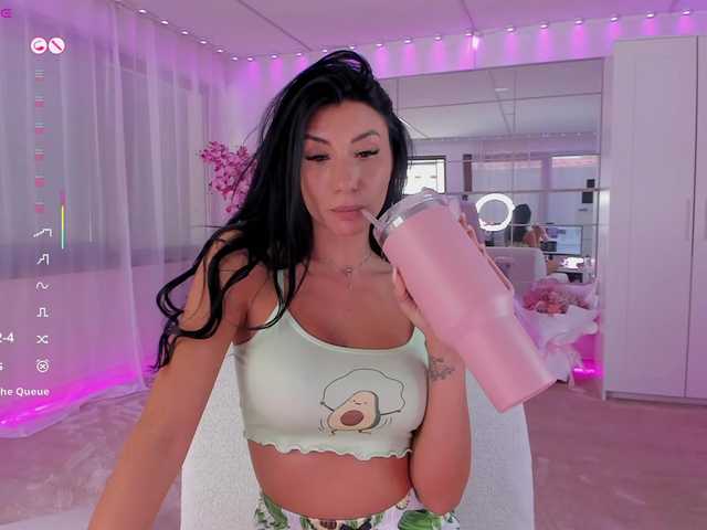 miss--diamond live cam on BongaCams