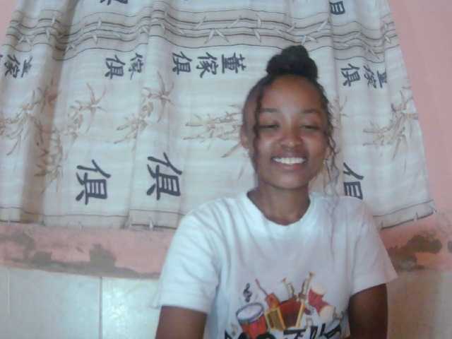 Bella24 live cam on BongaCams