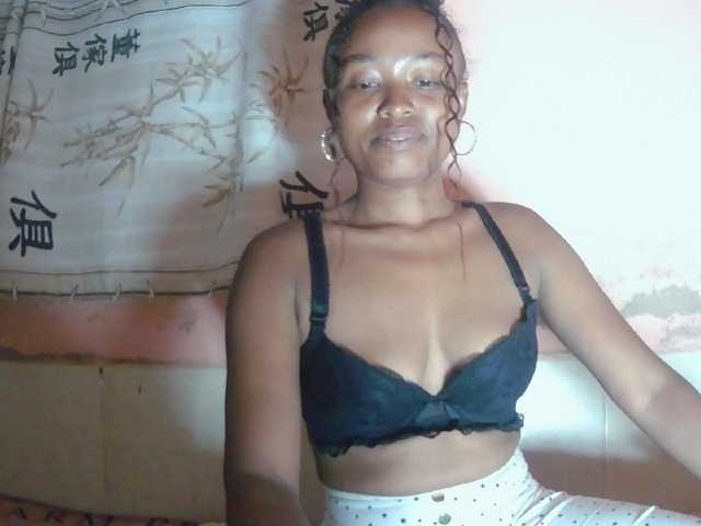 Bella24 live cam on BongaCams