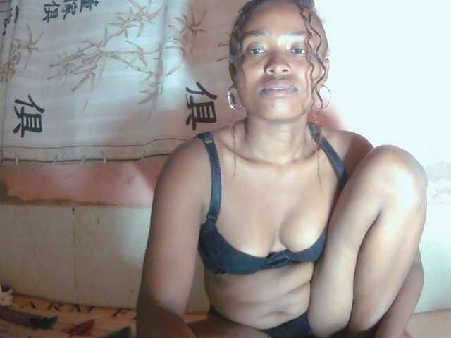 Bella24 live cam on BongaCams