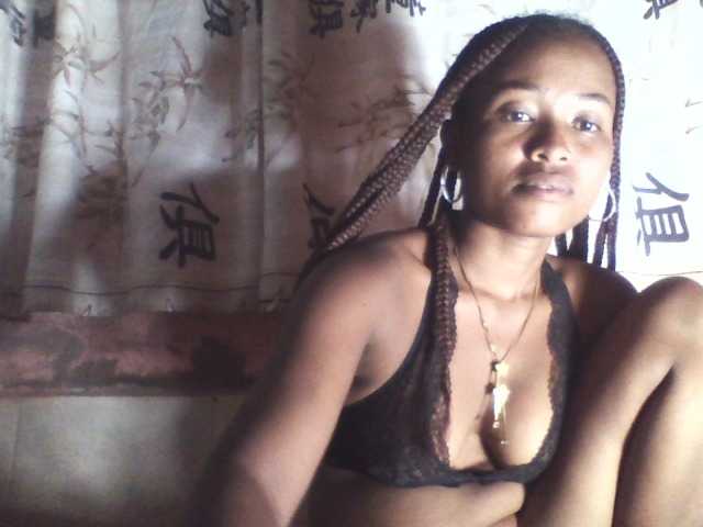 Bella24 live cam preview