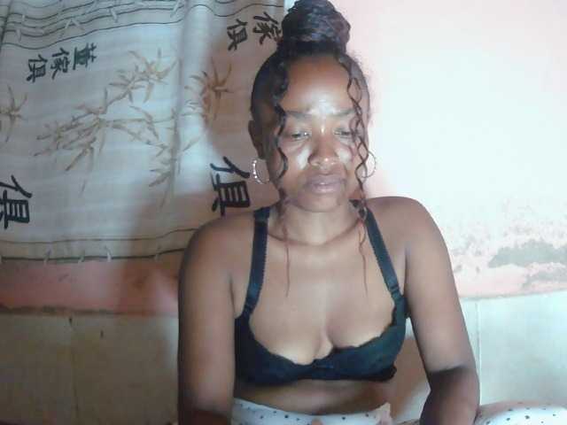 Bella24 live cam on BongaCams