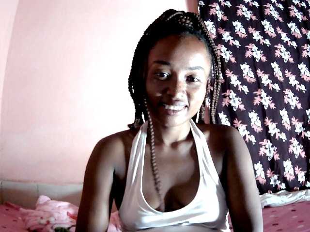 Bella24 live cam on BongaCams