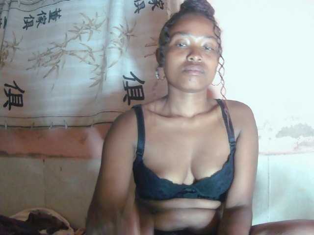Bella24 live cam on BongaCams