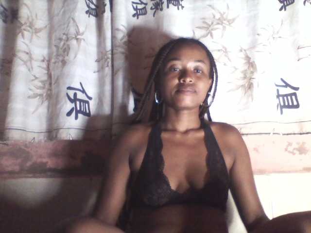 Bella24 live cam on BongaCams