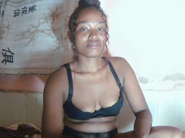 Bella24 live cam on BongaCams
