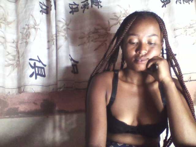 Bella24 live cam on BongaCams