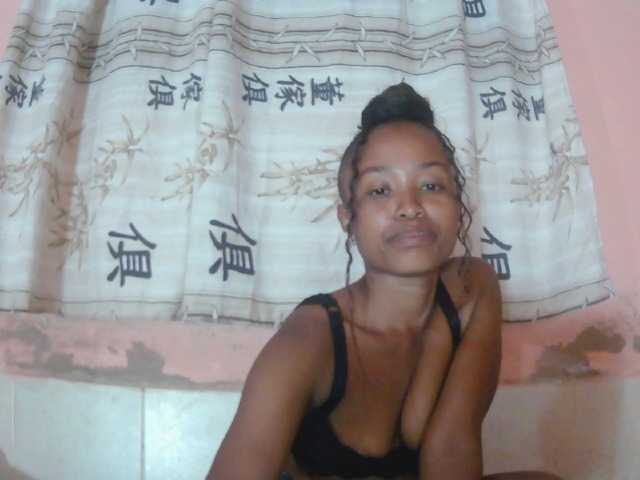 Bella24 live cam on BongaCams