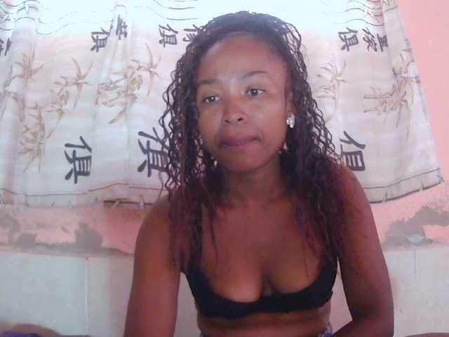 Bella24 live cam on BongaCams