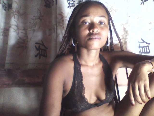 Bella24 live cam on BongaCams