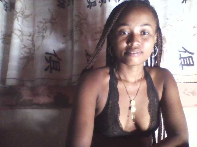 Bella24 live cam on BongaCams