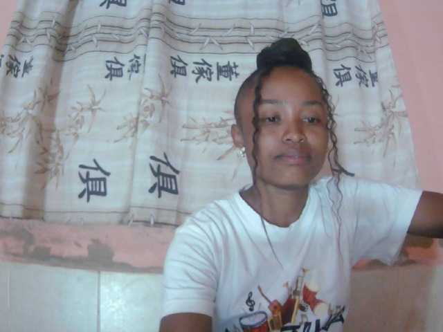 Bella24 live cam on BongaCams