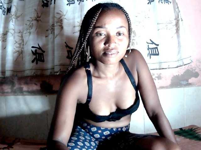 Bella24 live cam on BongaCams