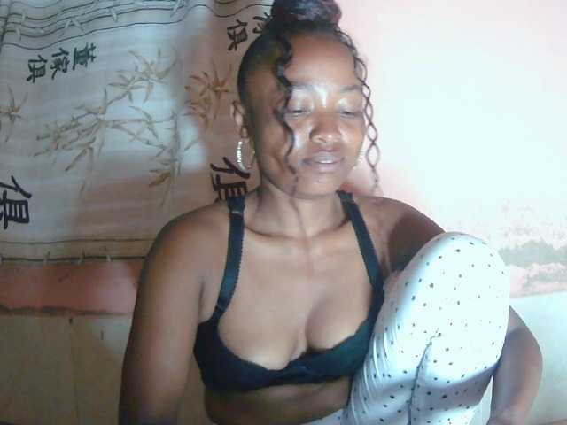 Bella24 live cam on BongaCams