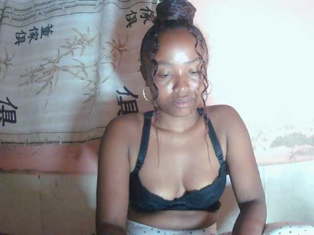 Bella24 live cam on BongaCams