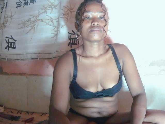 Bella24 live cam on BongaCams
