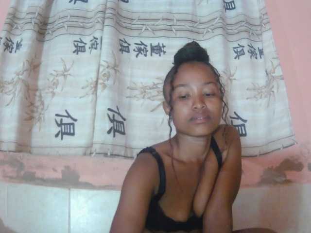 Bella24 live cam on BongaCams