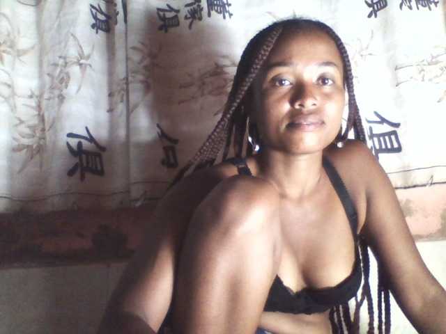 Bella24 live cam on BongaCams