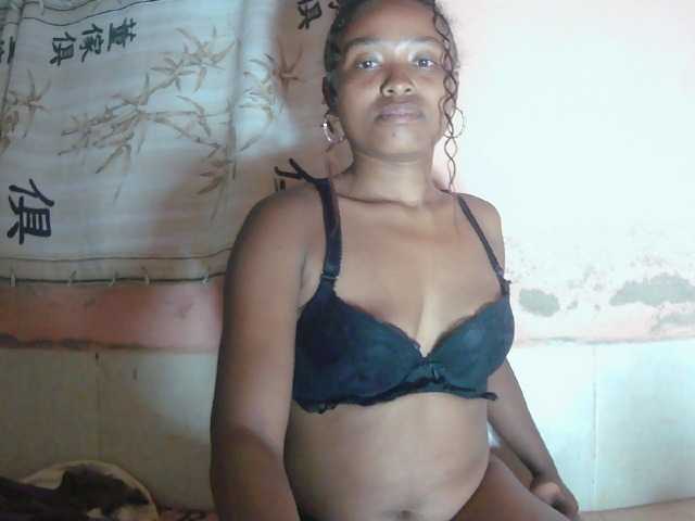 Bella24 live cam on BongaCams