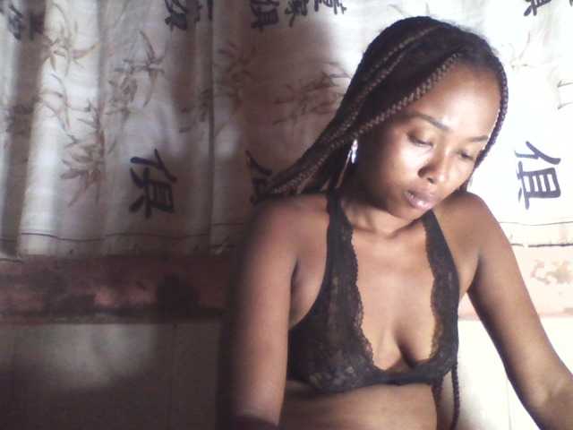 Bella24 live cam on BongaCams