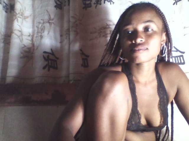 Bella24 live cam on BongaCams