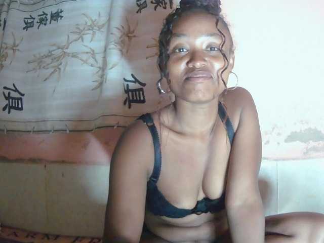 Bella24 live cam on BongaCams