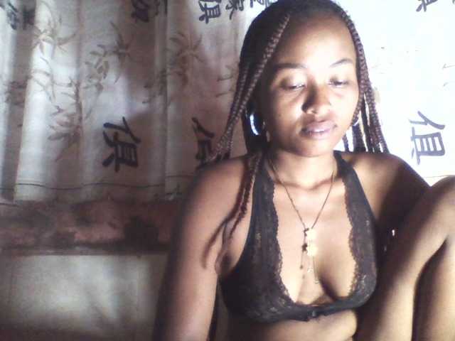 Bella24 live cam preview