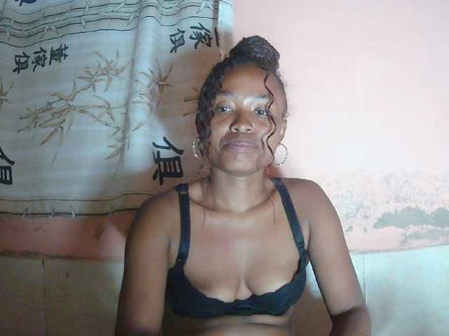 Bella24 live cam on BongaCams