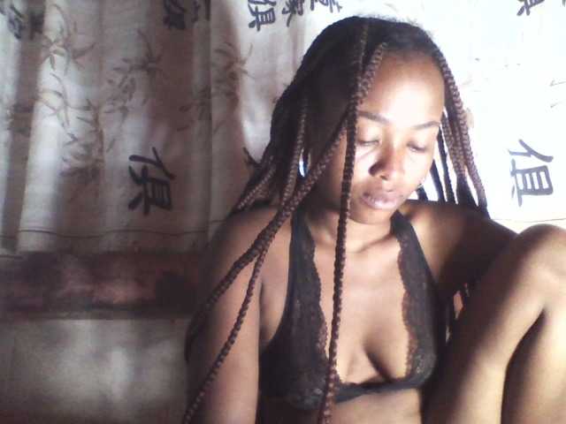 Bella24 live cam preview